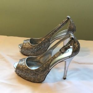 Guess size 6M heels